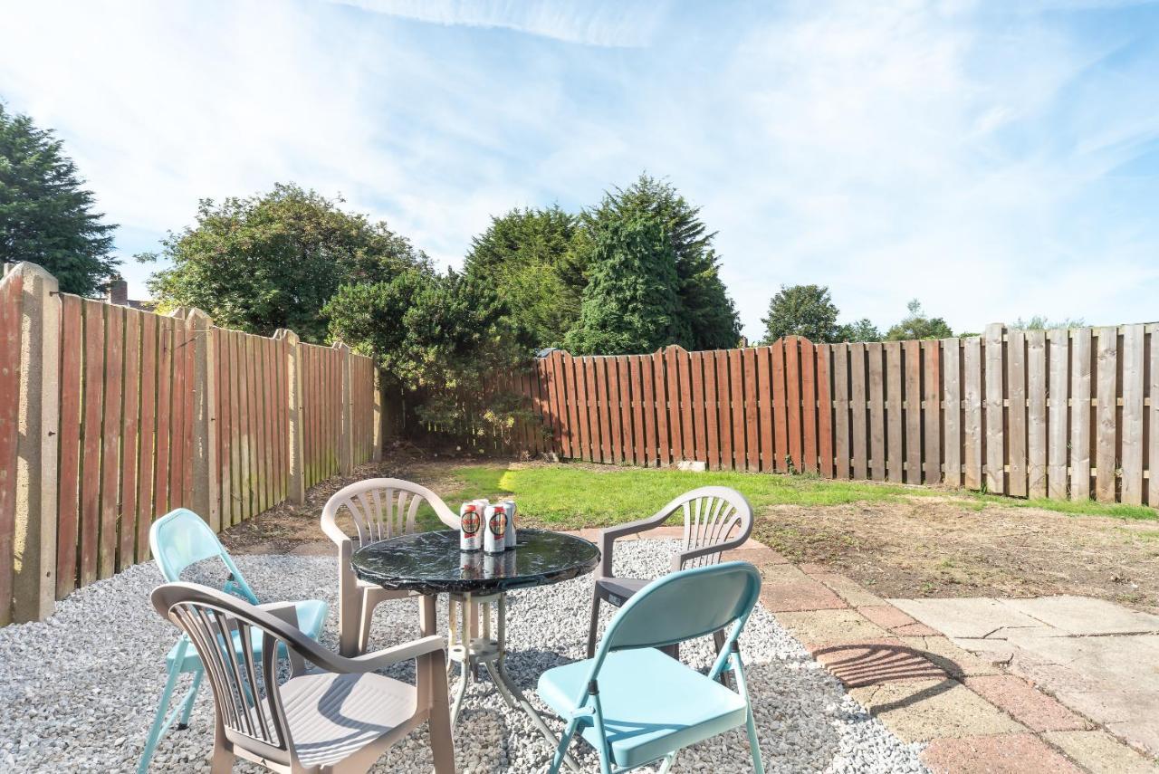 Aseda 4 Bedroom Private Parking, Game Zone -Pool Table, Garden Home Kingston upon Hull Bagian luar foto