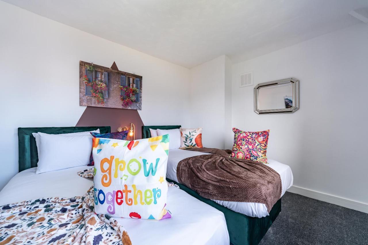 Aseda 4 Bedroom Private Parking, Game Zone -Pool Table, Garden Home Kingston upon Hull Bagian luar foto