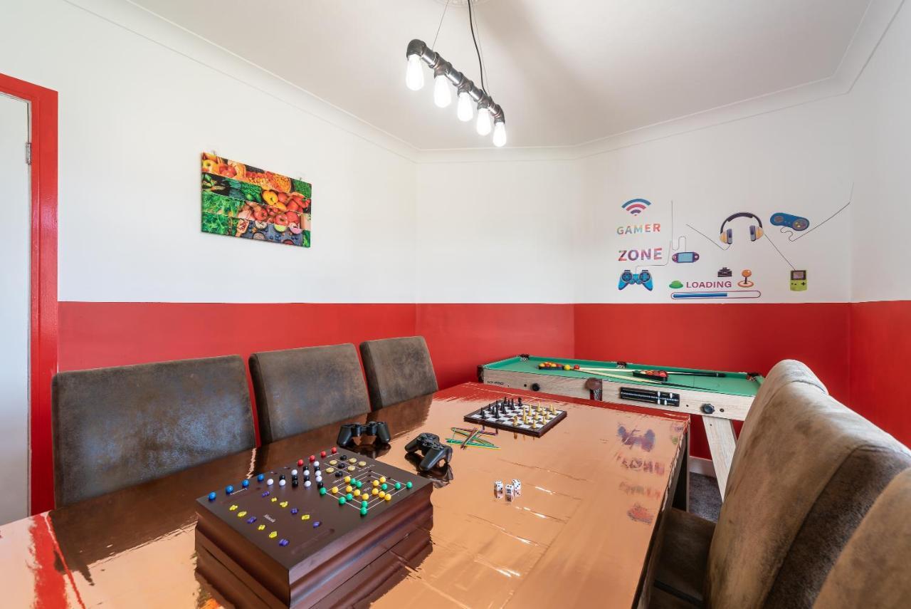 Aseda 4 Bedroom Private Parking, Game Zone -Pool Table, Garden Home Kingston upon Hull Bagian luar foto