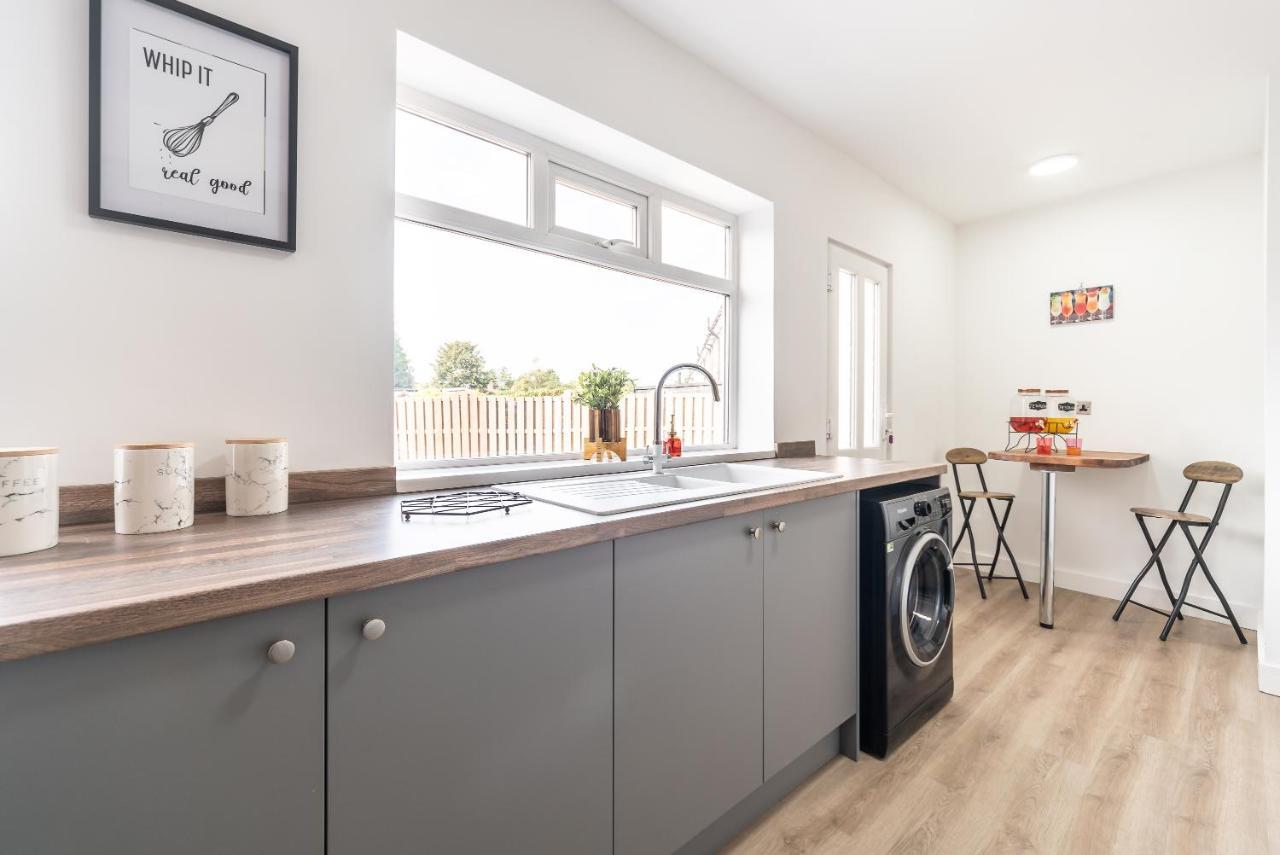 Aseda 4 Bedroom Private Parking, Game Zone -Pool Table, Garden Home Kingston upon Hull Bagian luar foto