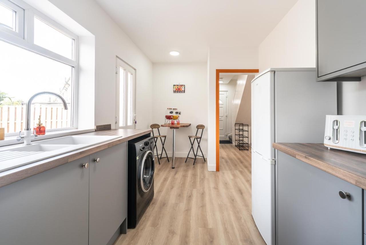 Aseda 4 Bedroom Private Parking, Game Zone -Pool Table, Garden Home Kingston upon Hull Bagian luar foto
