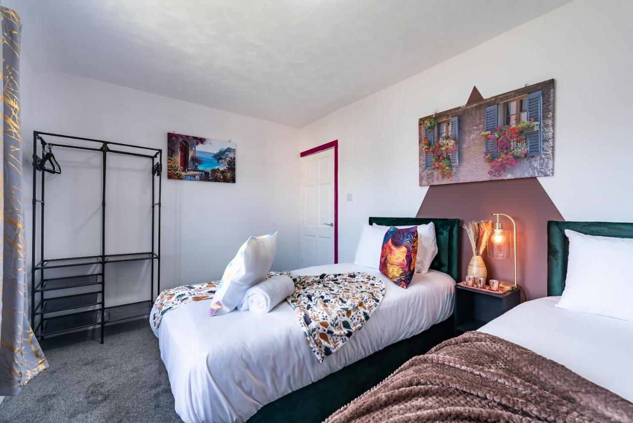 Aseda 4 Bedroom Private Parking, Game Zone -Pool Table, Garden Home Kingston upon Hull Bagian luar foto