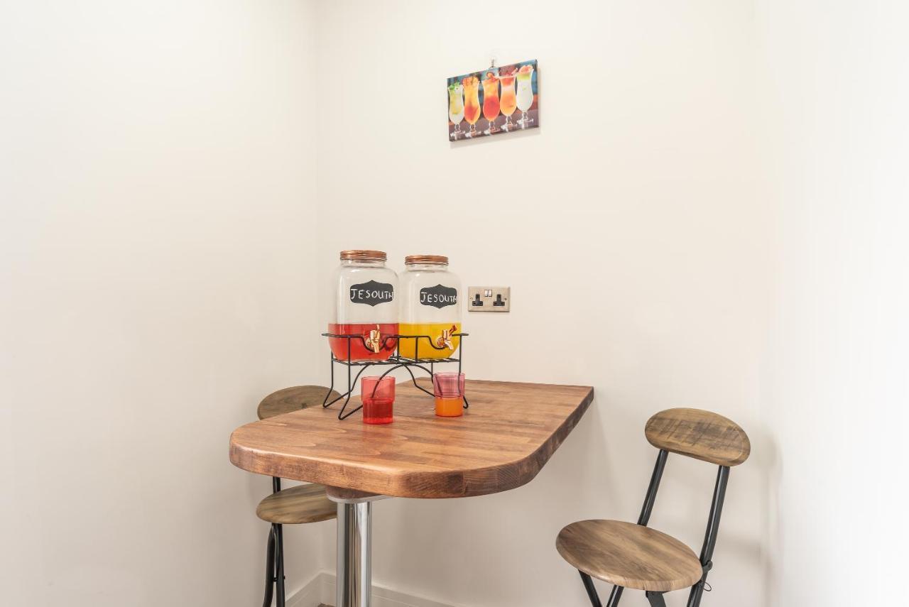 Aseda 4 Bedroom Private Parking, Game Zone -Pool Table, Garden Home Kingston upon Hull Bagian luar foto