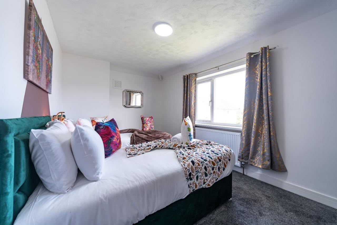 Aseda 4 Bedroom Private Parking, Game Zone -Pool Table, Garden Home Kingston upon Hull Bagian luar foto