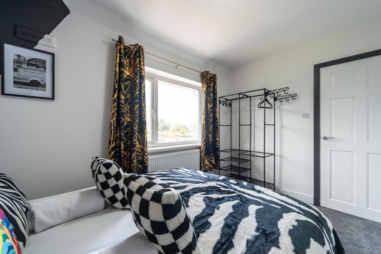 Aseda 4 Bedroom Private Parking, Game Zone -Pool Table, Garden Home Kingston upon Hull Bagian luar foto