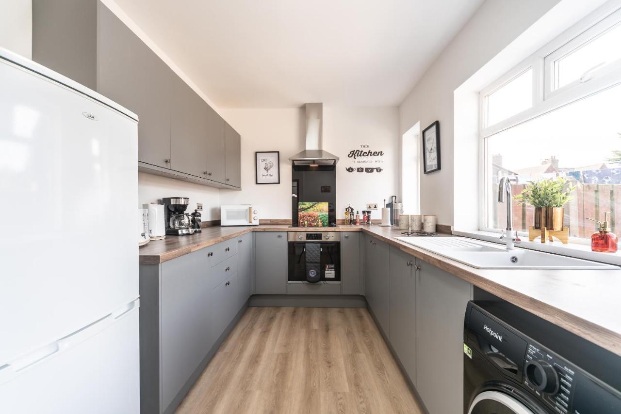 Aseda 4 Bedroom Private Parking, Game Zone -Pool Table, Garden Home Kingston upon Hull Bagian luar foto